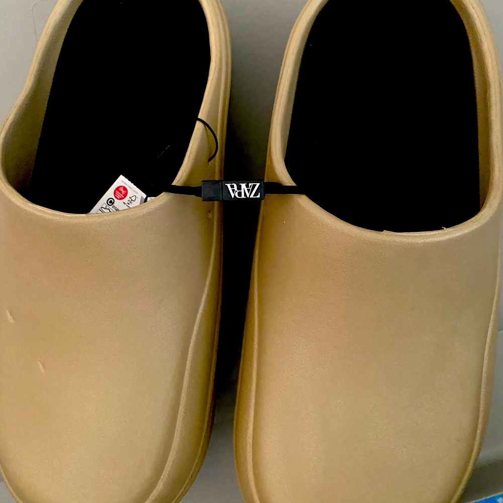 Zara Slides